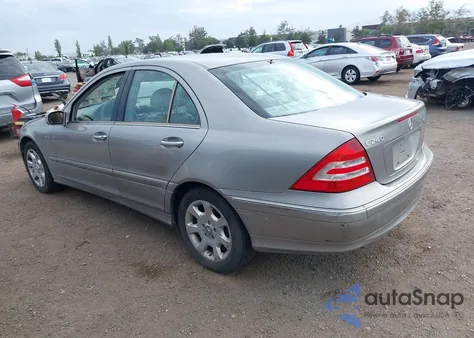 2005 Mercedes-Benz C 240 Luxury из США, поврежденный, VIN WDBRF61J15A789470